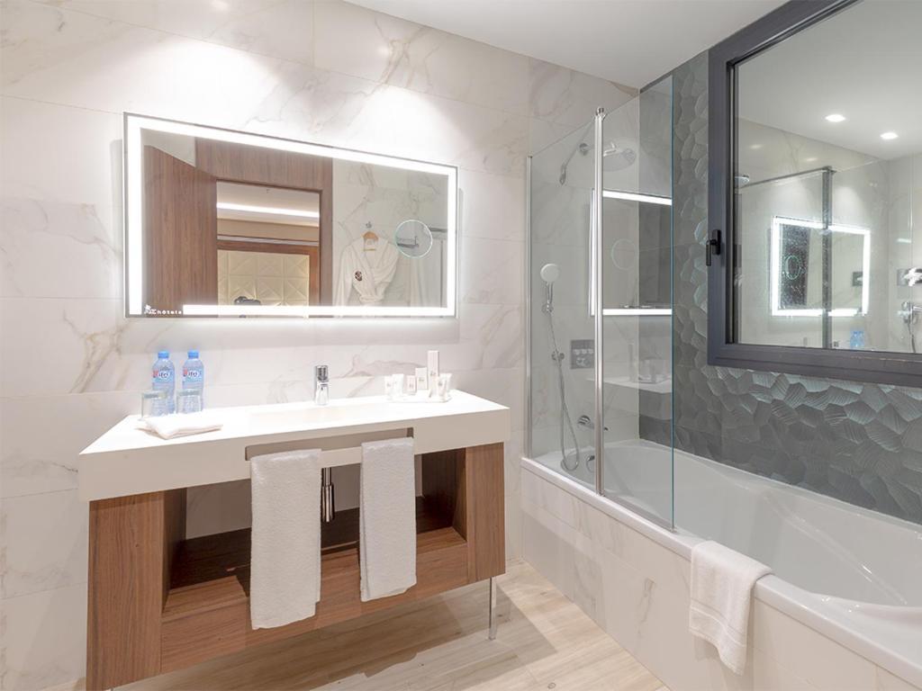 Az Hotels Grand Oran Es Senia Εξωτερικό φωτογραφία